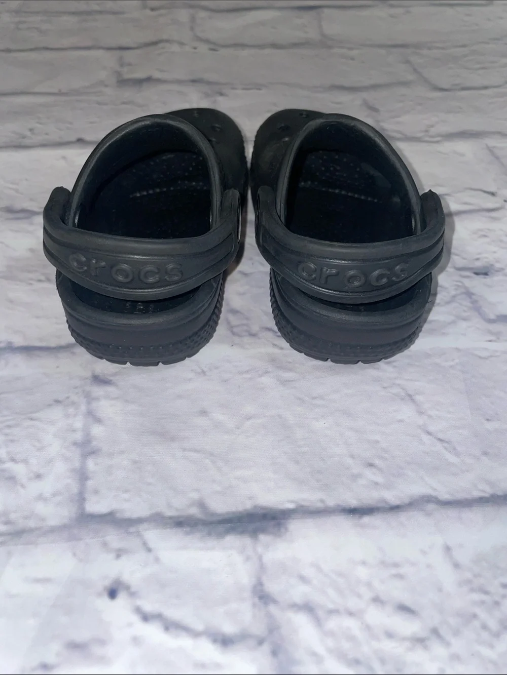 CROCS Kids Classic Clog in Black. Size 4